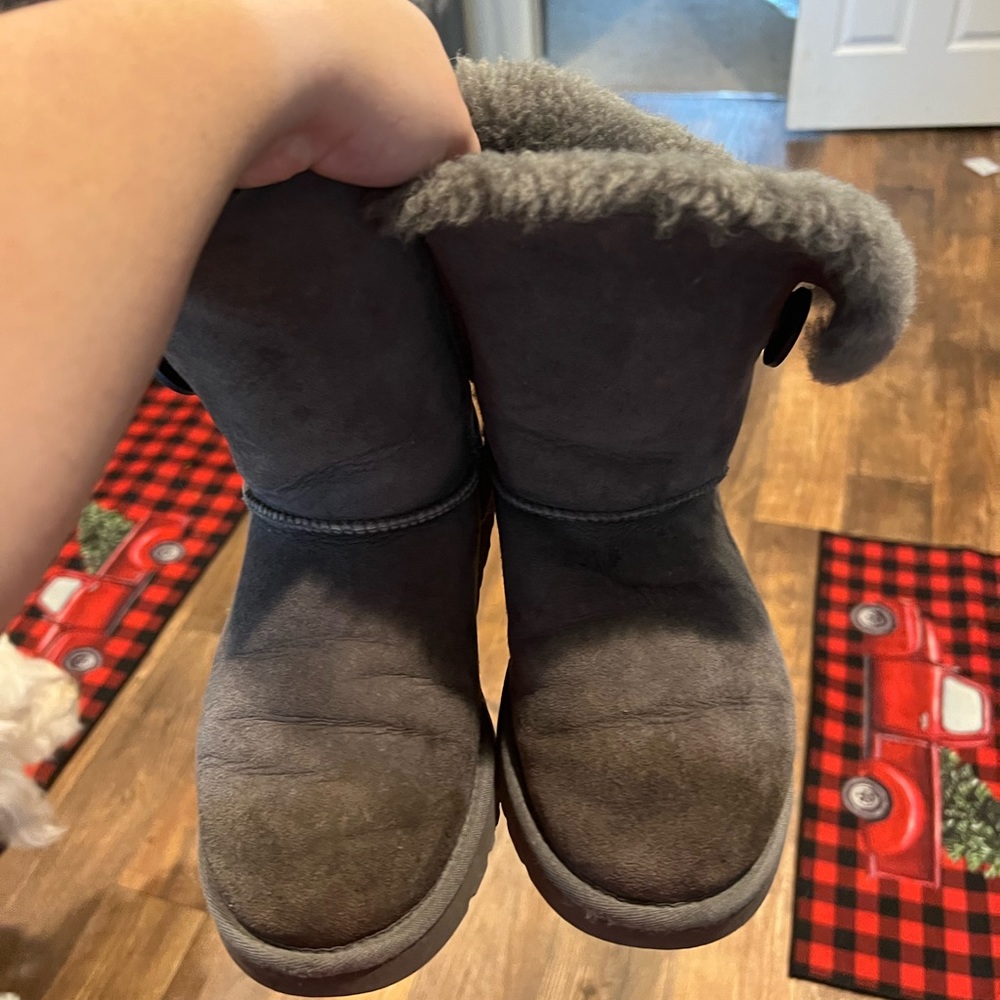 UGG Bailey short button boot - y2k style